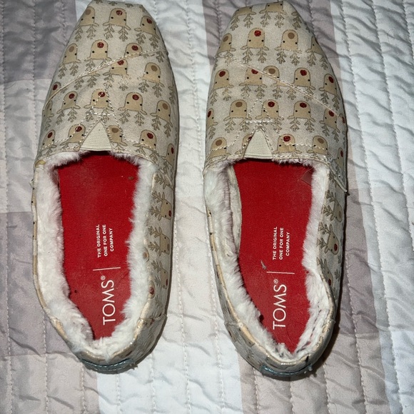 TOMS Women's Beige and Red reindeer, Patterned Slippers - Picture 1 of 1